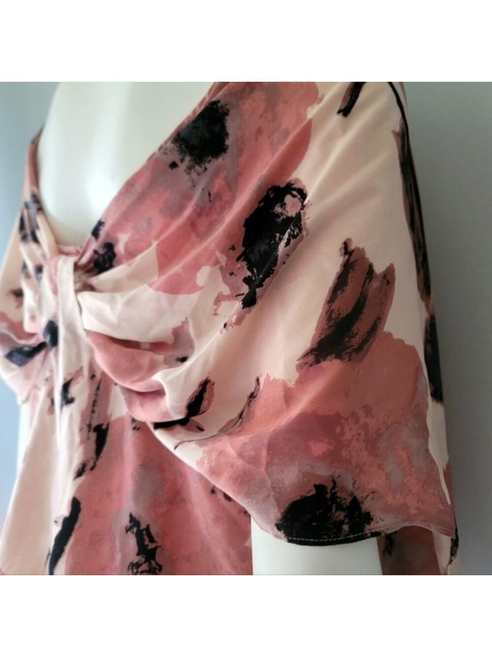RW & CO Open Back Butterfly Sleeve Top Size M